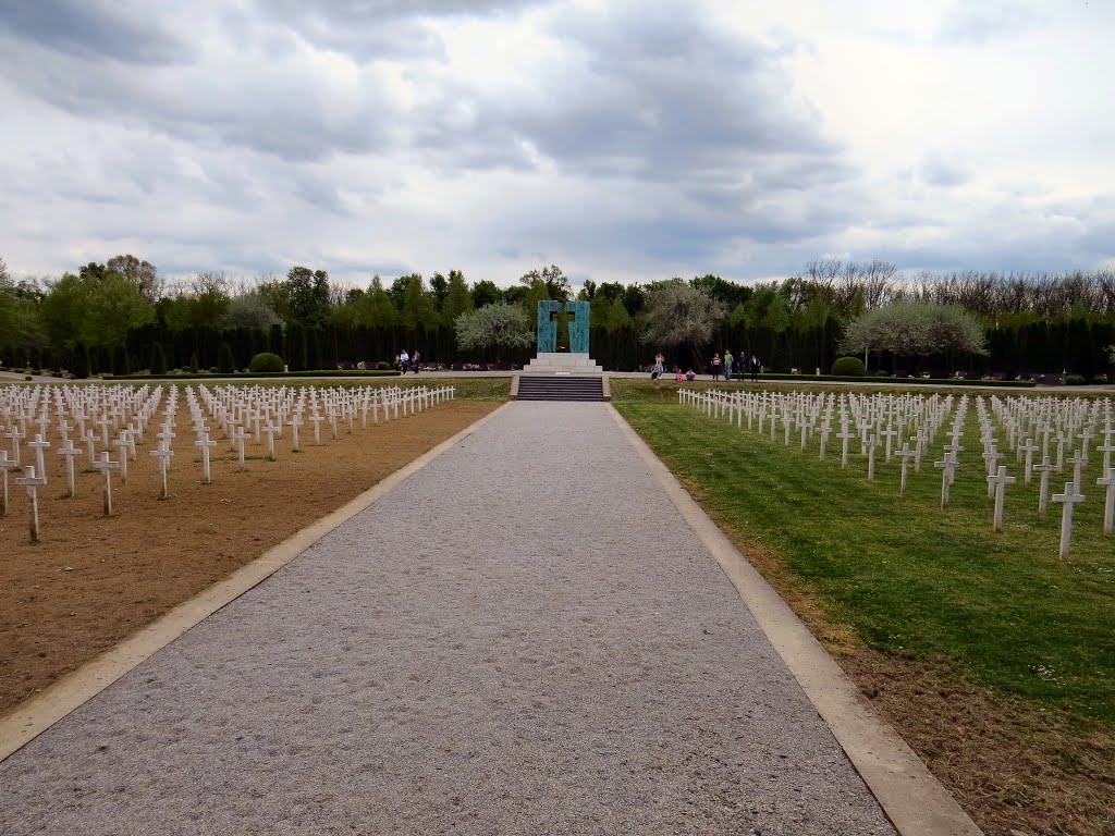 Vukovar - memorijalni centar žrtava domovinskog rata by Darko Gredelj