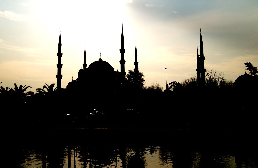 Istanbul, İstanbul, Turkey by Alparslan KILIÇ