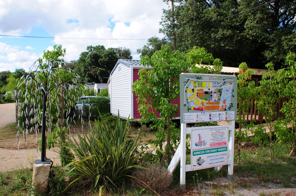 Camping Domaine de Gajan with caravan and tent places, as well as mobil homes. Information panel with plan by Henk Monster