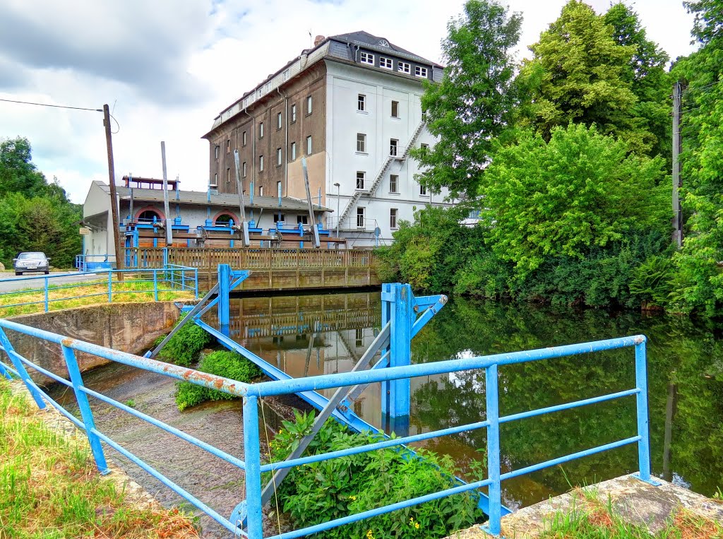 Zschopautal-Wanderweg - Blick über den Mühlgraben zur Webermühle by Rudolf Henkel