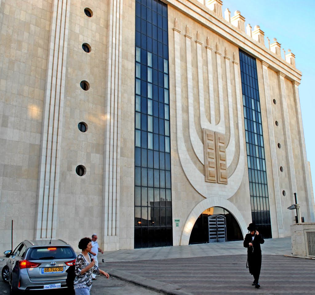 JERUSALEM. Belz Great Synagogue. by Nadia Kushnir