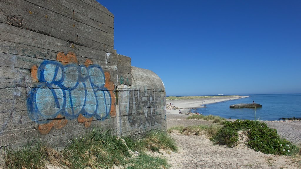 Grafitti bunker at Skagen by Per André Sidor