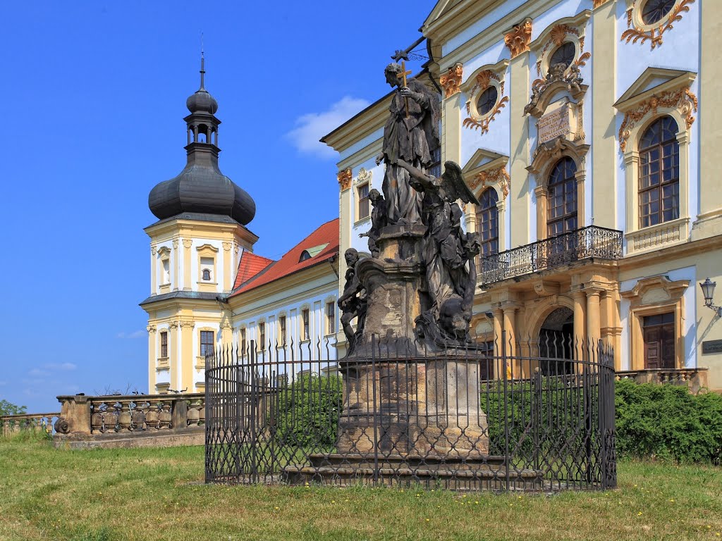 Olomouc Klášter Hradisko nyní Vojenská nemocnic by Horst Gryger