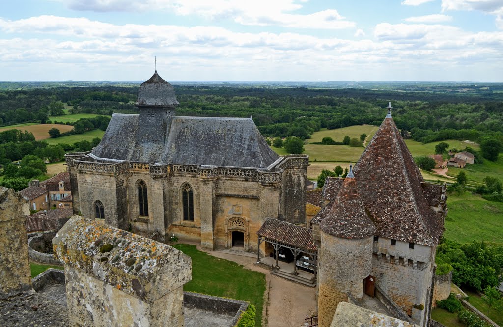 Biron (Francia) dall'alto della torre del Castello di Biron. by ENRICO ZUK