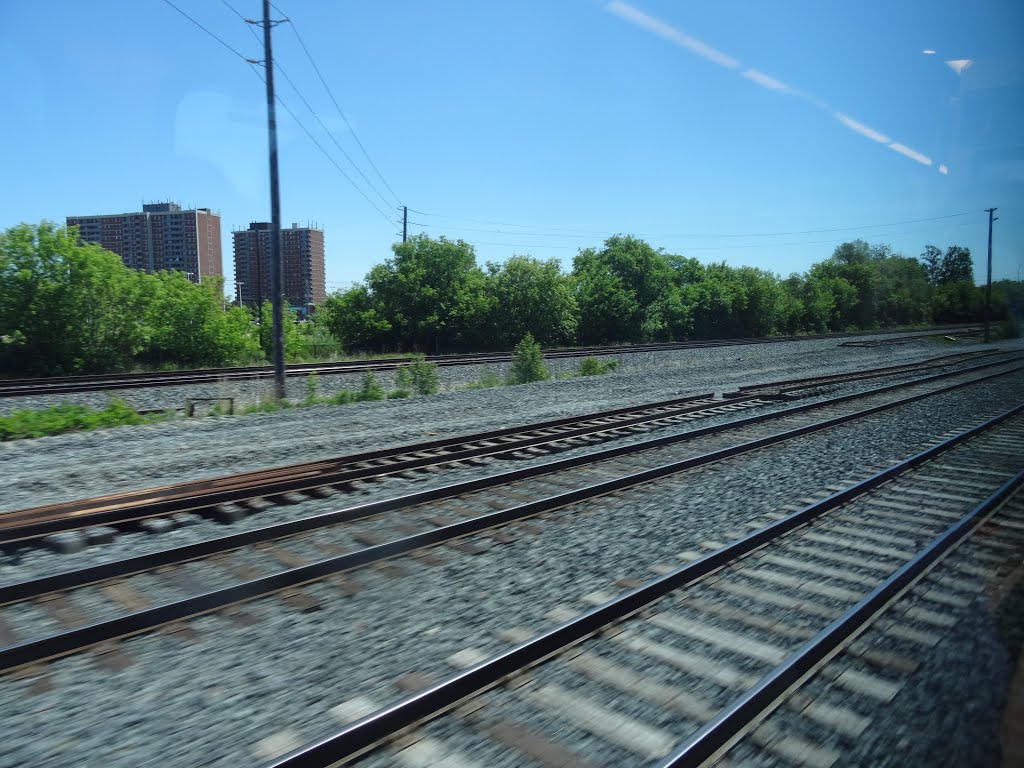 Looking out the left window on a trip from Union to Pearson, 2015 06 06 A (459).JPG by OldYorkGuy