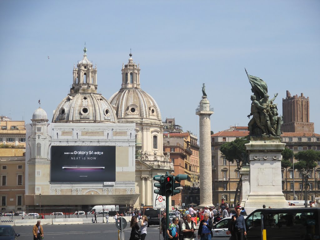 Rom im April 2015 - Blick vom Forum Romanum zur Trajan-Säule by bergameise