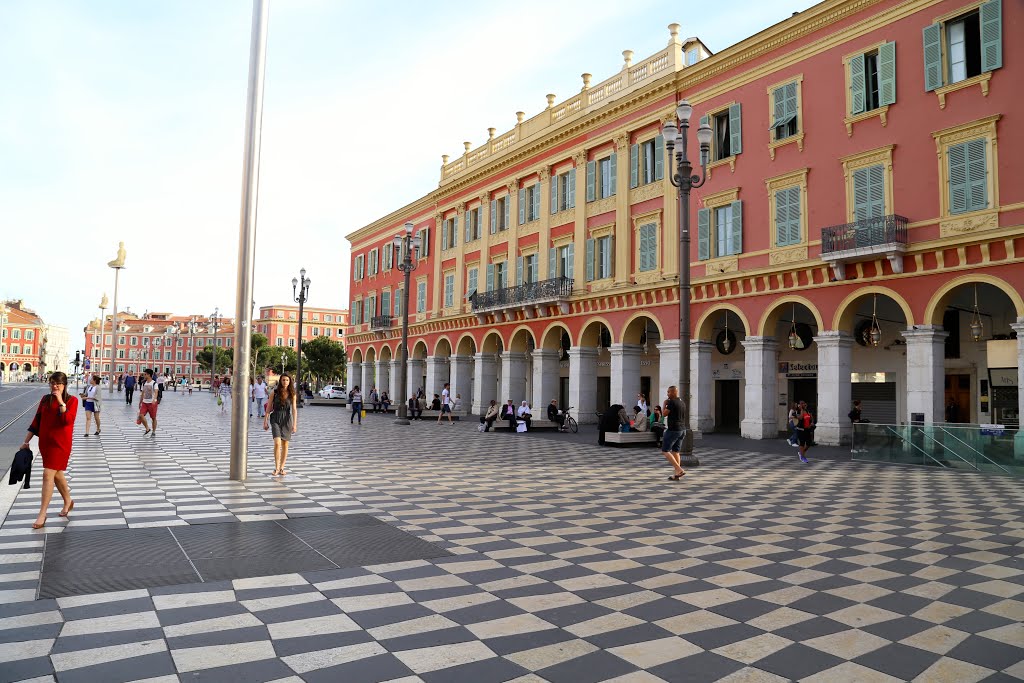 Plaza Masséna, Niza, Francia. by Octavio Aldea