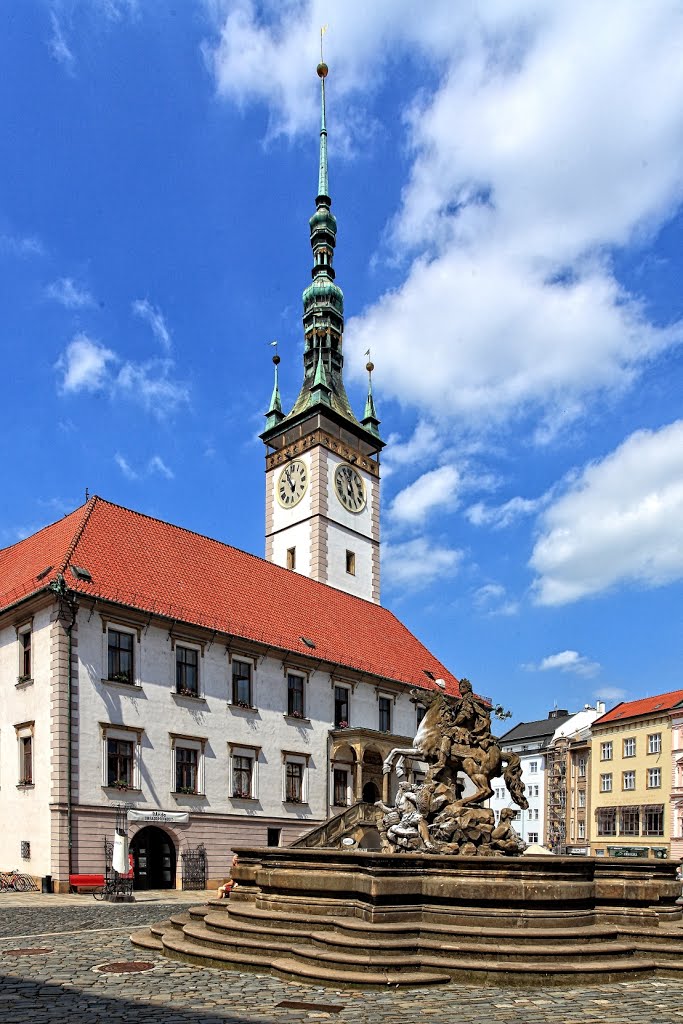 Olomouc Horní náměstí, Caesarova kašna by Horst Gryger