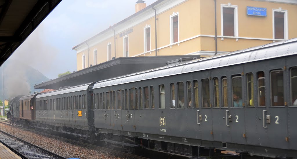 Stazione Ferroviaria di Romagnano Sesia by Elios Amati