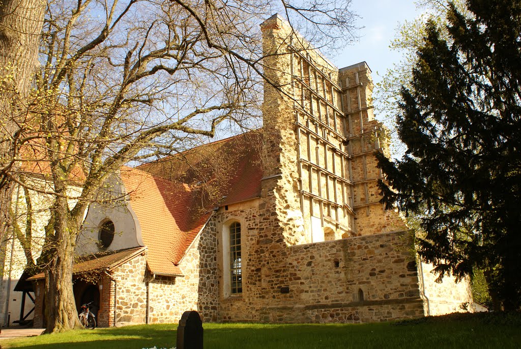 Osmünde, ev. Dorfkirche St. Petrus (Saalekreis) by Altmeister