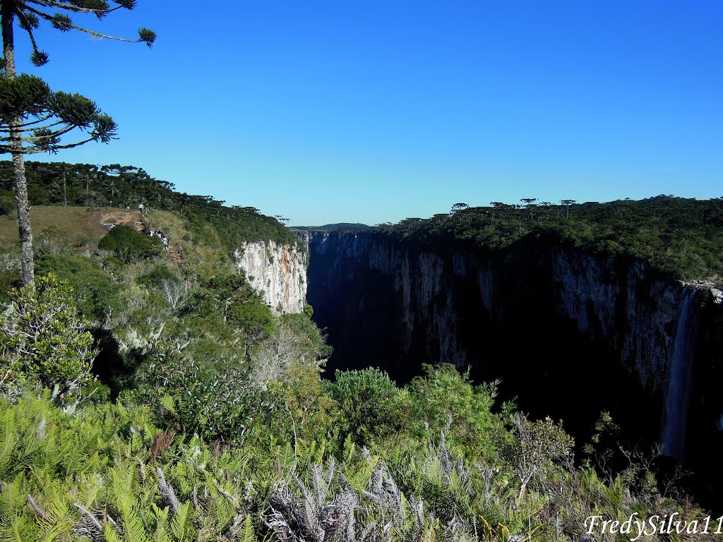 Canyon do Itaimbezinho,Cambará do Sul-RS/Praia Grande-SC,Brasil. by Fredy Silva (FredySi…