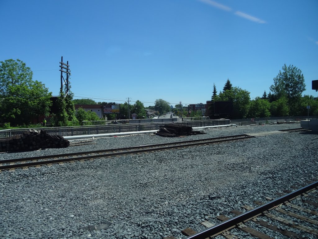 Looking out the left window on a trip from Union to Pearson, 2015 06 06 A (537).JPG by OldYorkGuy