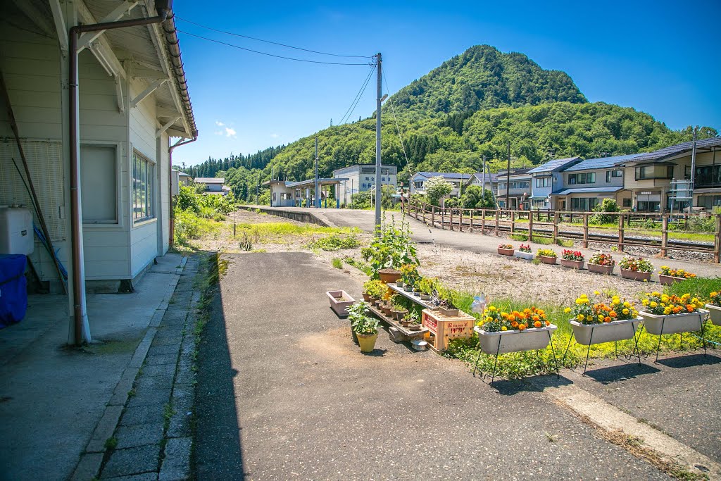 鹿瀬駅ホーム風景　JR磐越西線　新潟県阿賀町 by 犬山にゃん太郎