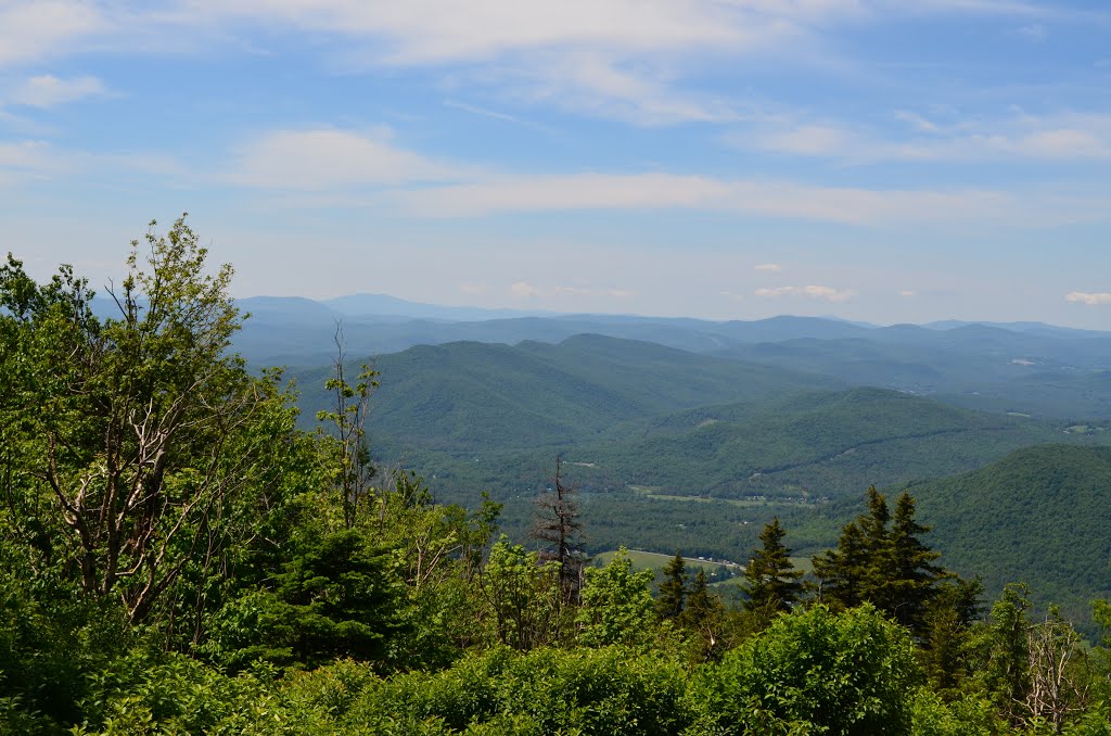 E3. Looking SW-WSW L-R: Magic Mtn 23 miles, Stratton Mtn 34 mi, Hawks Mtn 6 mi, Bromley Mtn (3270') 29, Equinox Mtn (3850') 39, Little Ascutney 2.8, Peru Peak 27 by Panoramacist