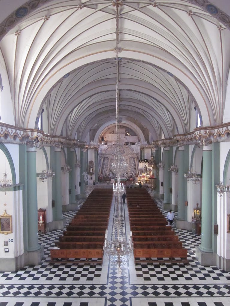 Interior de la Iglesia de Santo Domingo, Lima, Perú by Carlos Andrés Martín…