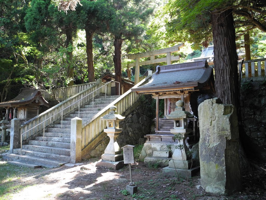 龍野神社１１（Ｆ） by Tutomu Furuichi