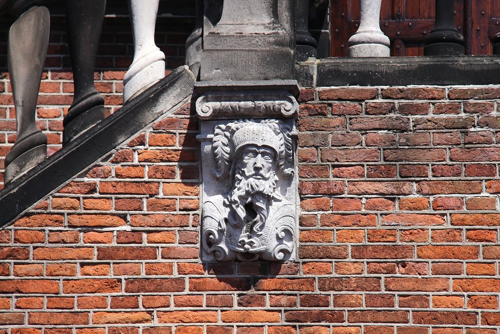 Nijmegen - Grote Markt 26-28 : Boterwaag - Atlant by John Scholte