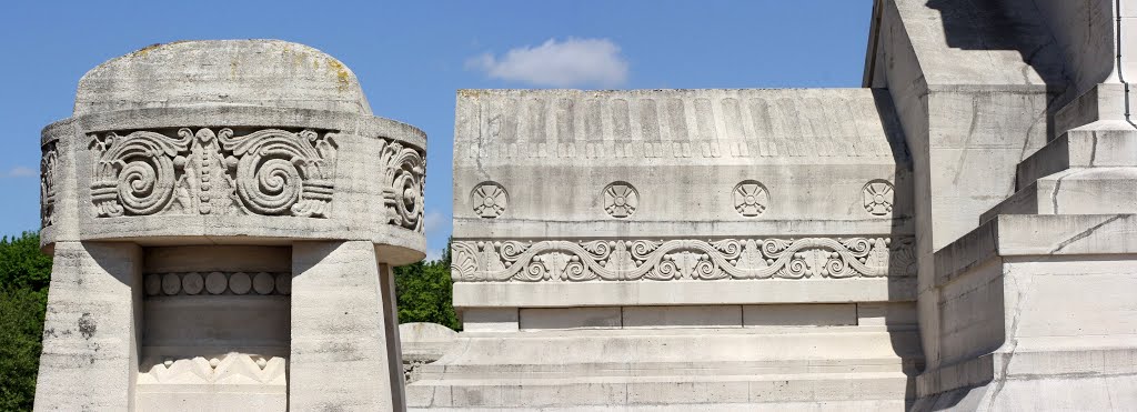 *Ablain-Saint-Nazaire: Notre-Dame de Lorette, tour-lanterne, décoration by Hans Briaire