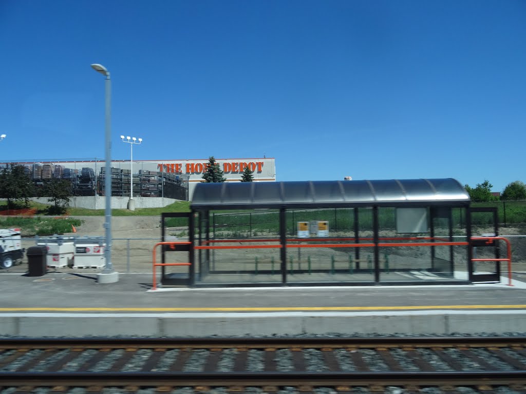 Looking out the left window on a trip from Union to Pearson, 2015 06 06 A (626).JPG by OldYorkGuy