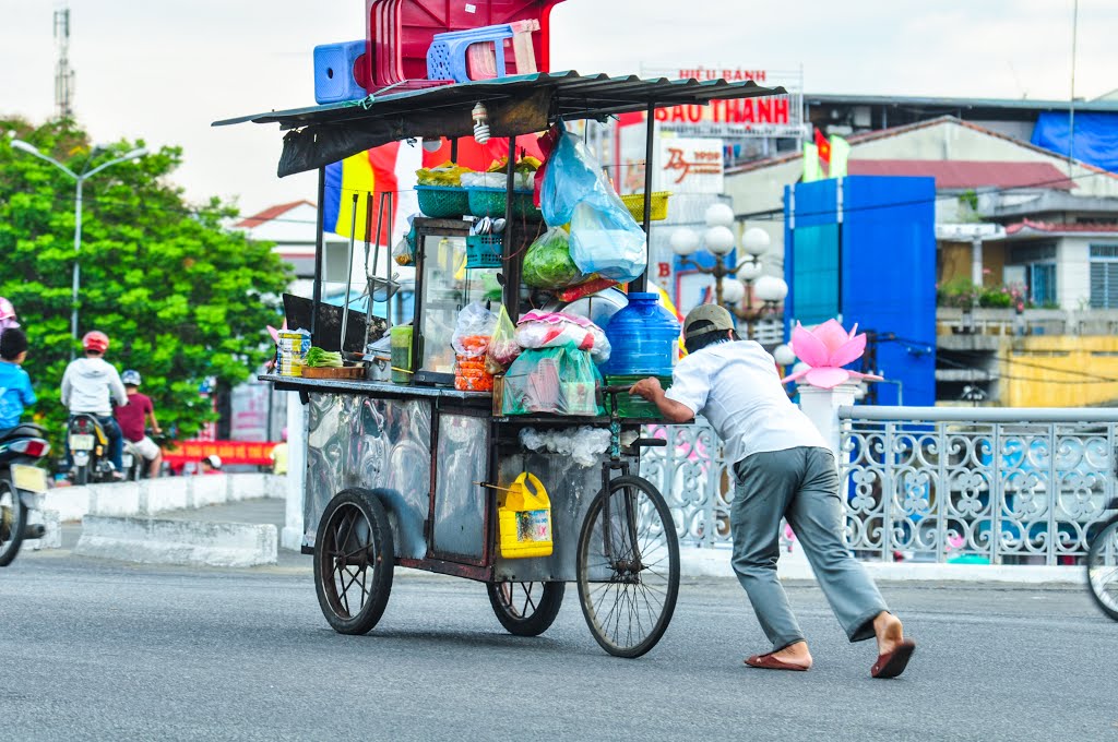 Mưu sinh ba bánh hai chân thì khổ rồi by quangduc20