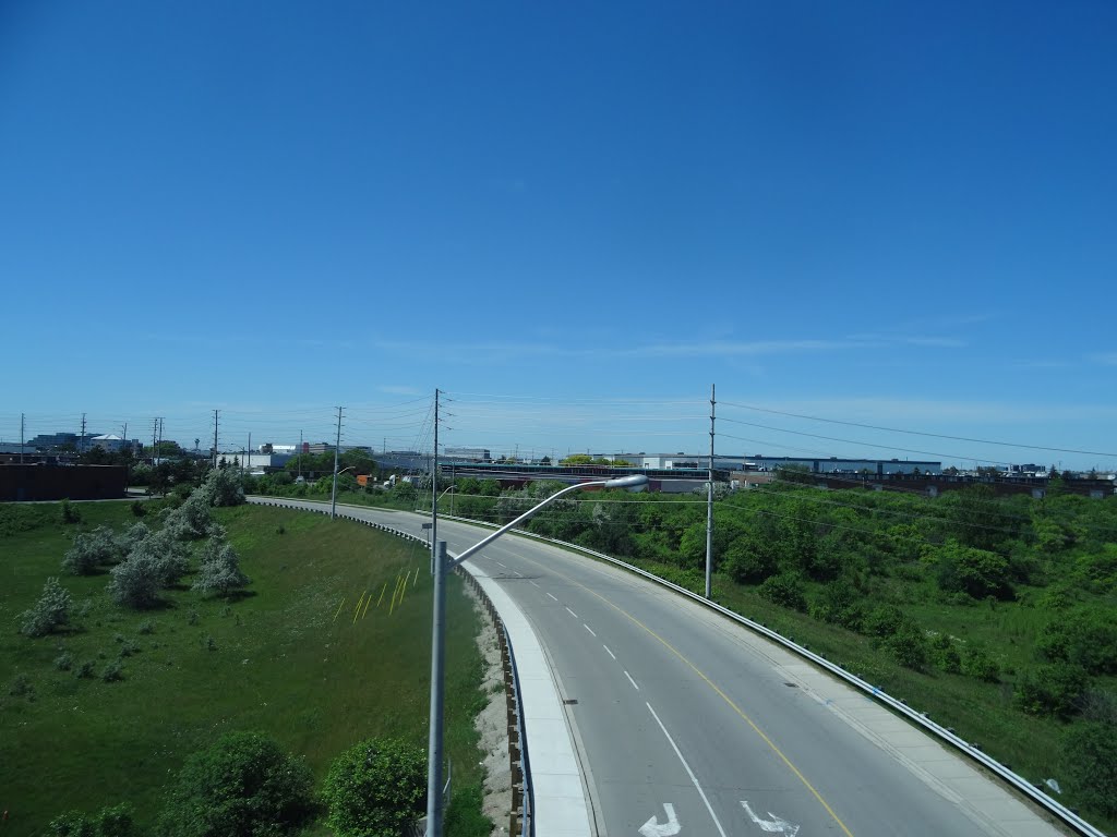 Looking out the left window on a trip from Union to Pearson, 2015 06 06 A (753).JPG by OldYorkGuy