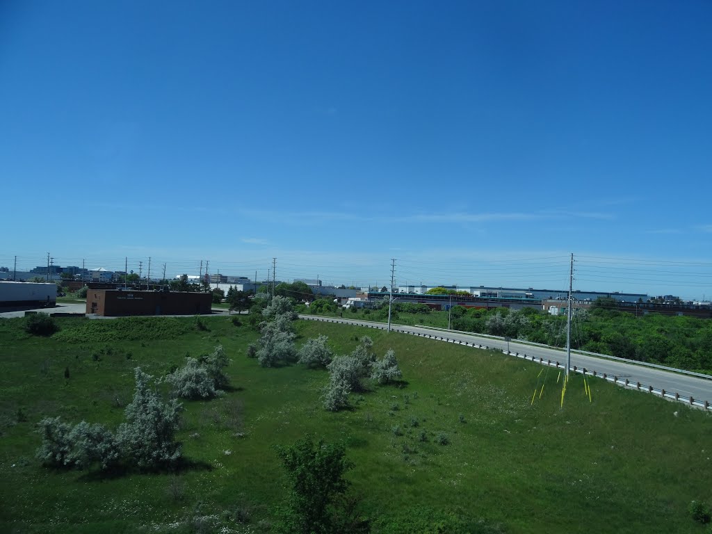 Looking out the left window on a trip from Union to Pearson, 2015 06 06 A (756).JPG by OldYorkGuy