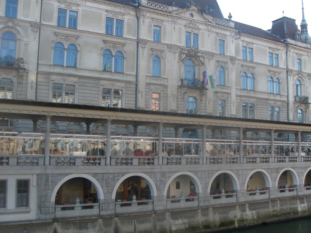 Ljubljanska tržnica, Ljubljanica, Ljubljana by Barbara Erjavec