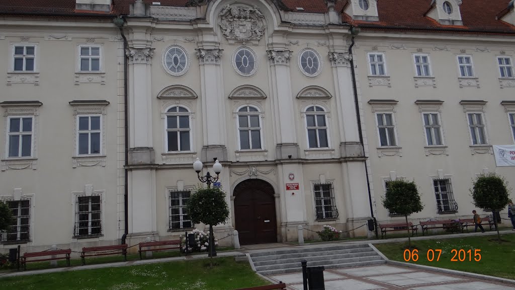 Jelenia Góra (niem. Hirschberg im Riesengebirge, czes. Jelení Hora) – miasto w Polsce, w województwie dolnośląskim.Pałac Schaffgotschów obecnie filia Politechniki Wrocławskiej by Andrzej Wacławek