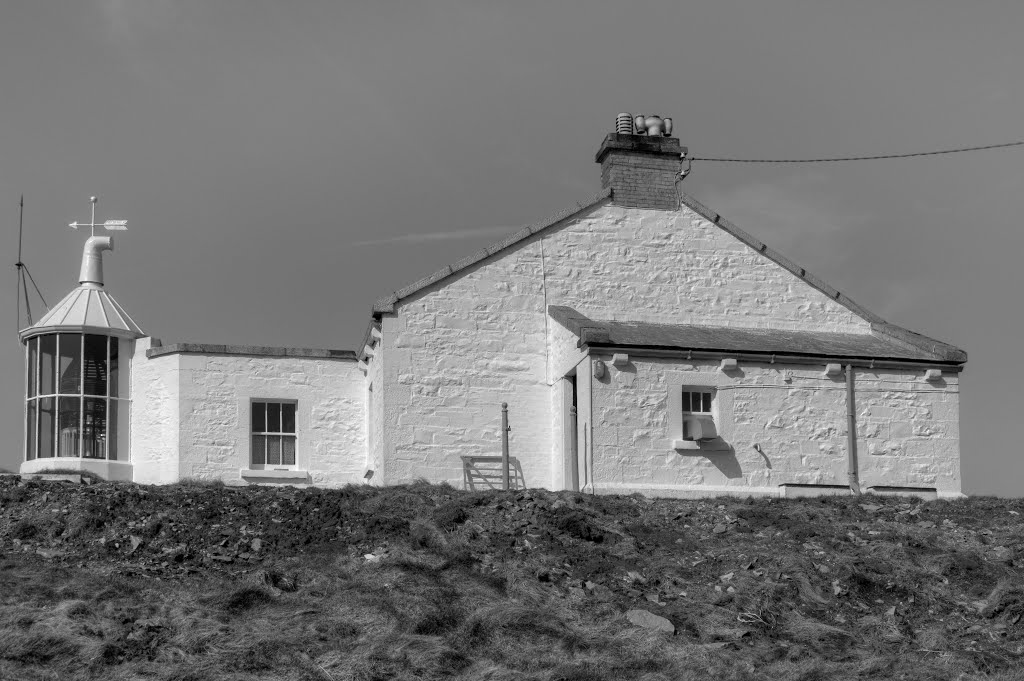 DUNREE LIGHTHOUSE, DUNREE HEAD, INISHOWEN, CO.DONEGAL, IRELAND. by CHRIS NEWMAN