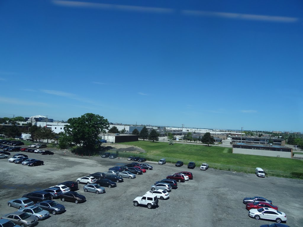 Looking out the left window on a trip from Union to Pearson, 2015 06 06 A (792).JPG by OldYorkGuy