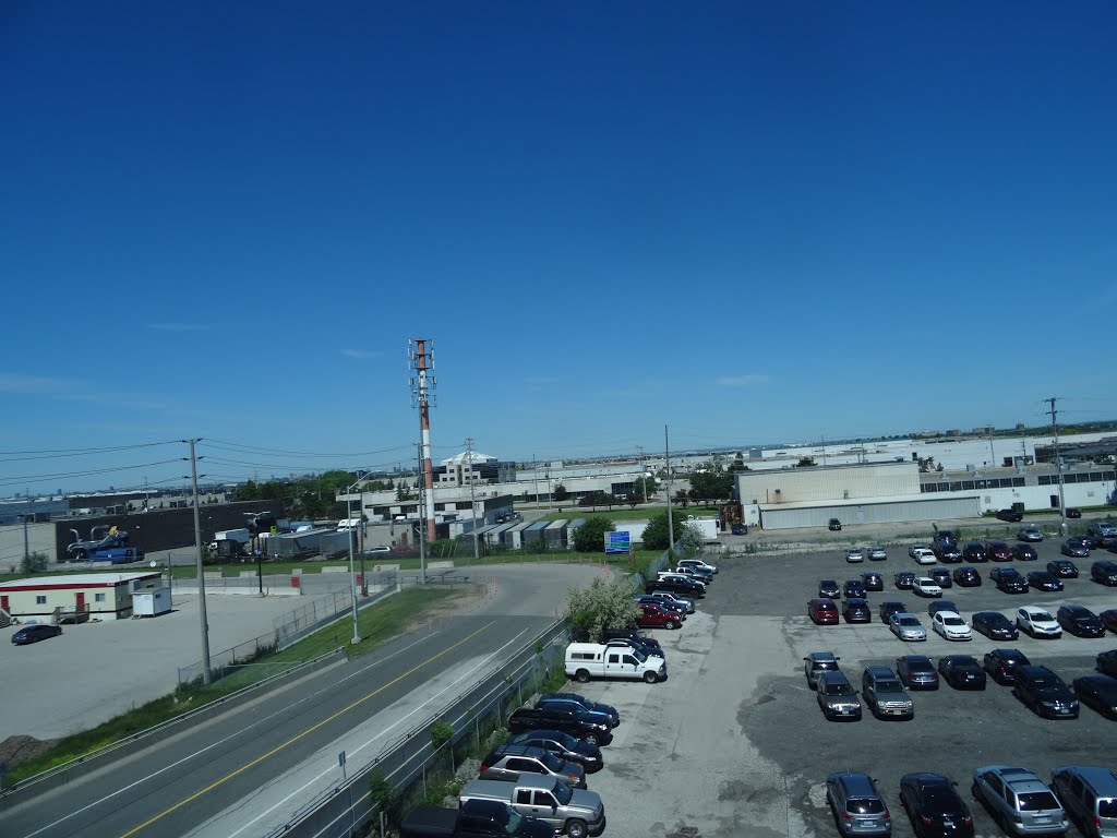 Looking out the left window on a trip from Union to Pearson, 2015 06 06 A (806).JPG by OldYorkGuy