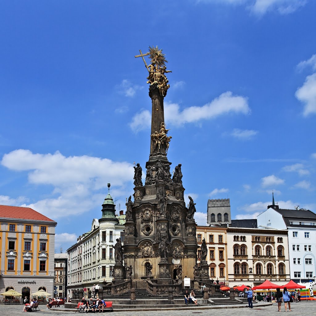 Olomouc Horní náměstí, sloup se sousoším Nejsvětější Trojice by Horst Gryger