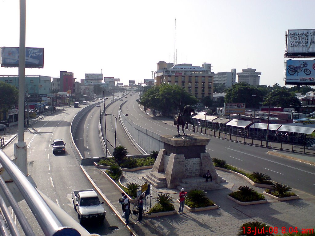 Av. 27 de Febrero esq. Av Maximo Gomez viendo hacia el este by Cesar O. Rocha