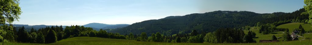 Vanaf Sägegraben: Hochfirst (links 1190m), Windeck (1209m), Bistenkopf(1115m) en Langacker(1196m) by Pieter Klein