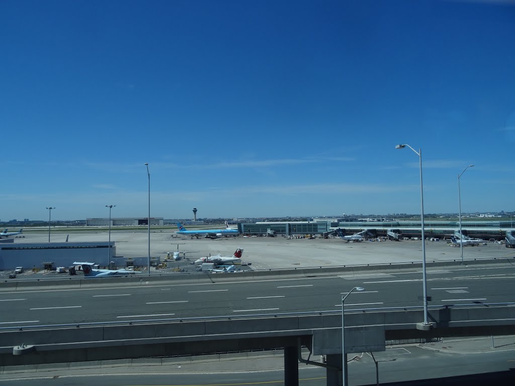 Looking out the left window on a trip from Union to Pearson, 2015 06 06 A (891).JPG by OldYorkGuy