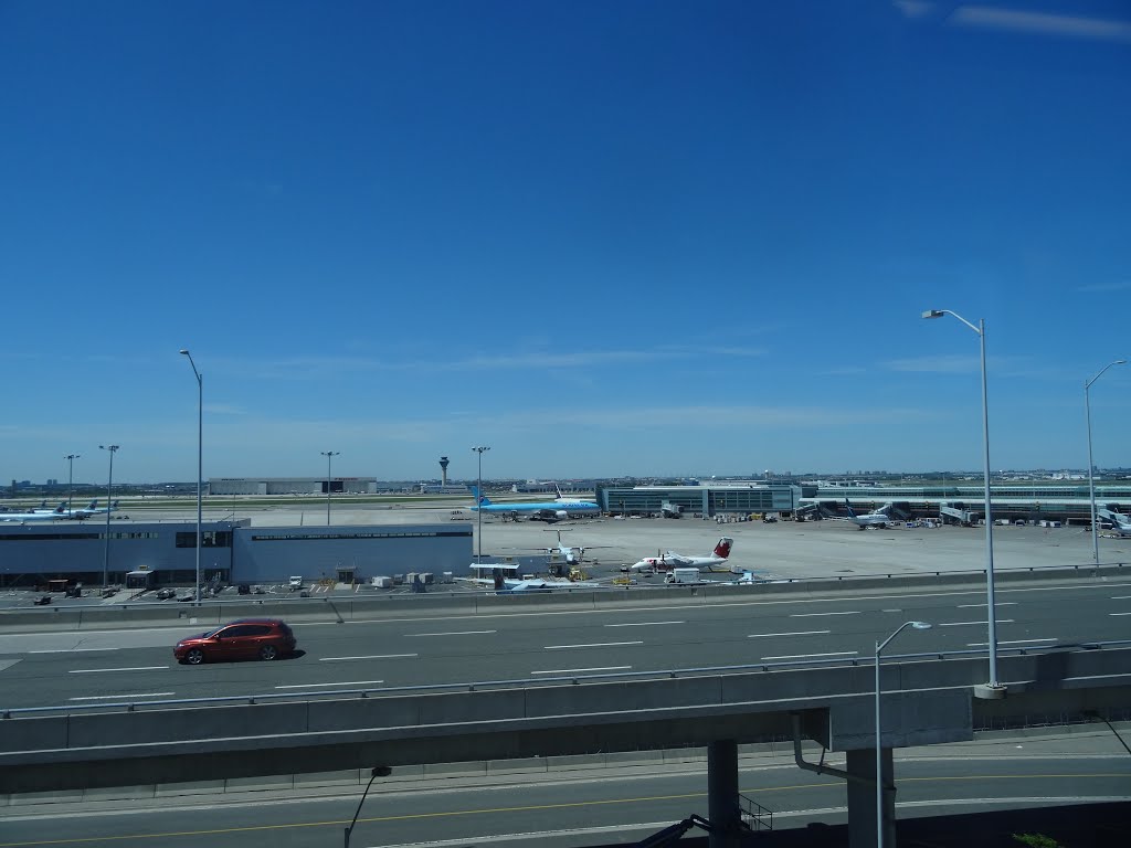 Looking out the left window on a trip from Union to Pearson, 2015 06 06 A (899).JPG by OldYorkGuy