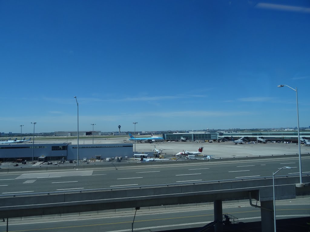 Looking out the left window on a trip from Union to Pearson, 2015 06 06 A (900).JPG by OldYorkGuy