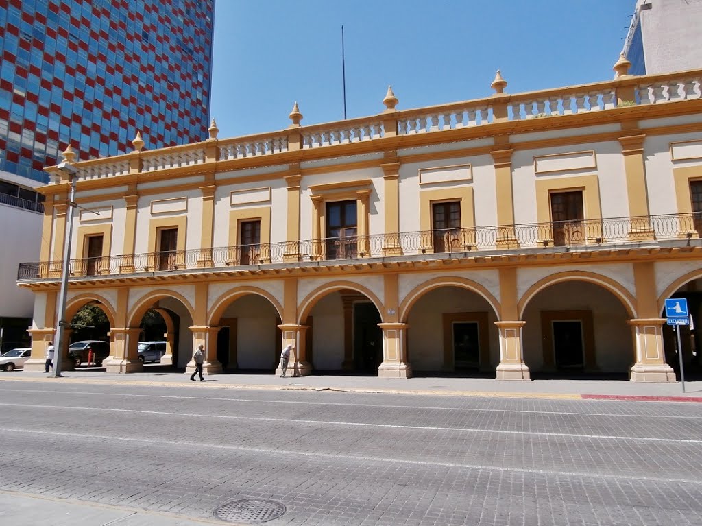 VISTA EXTERIOR DEL MUSEO METROPOLITANO DE MONTERREY, NVO. LEÓN, MZO. 2015 by Sergio Arce