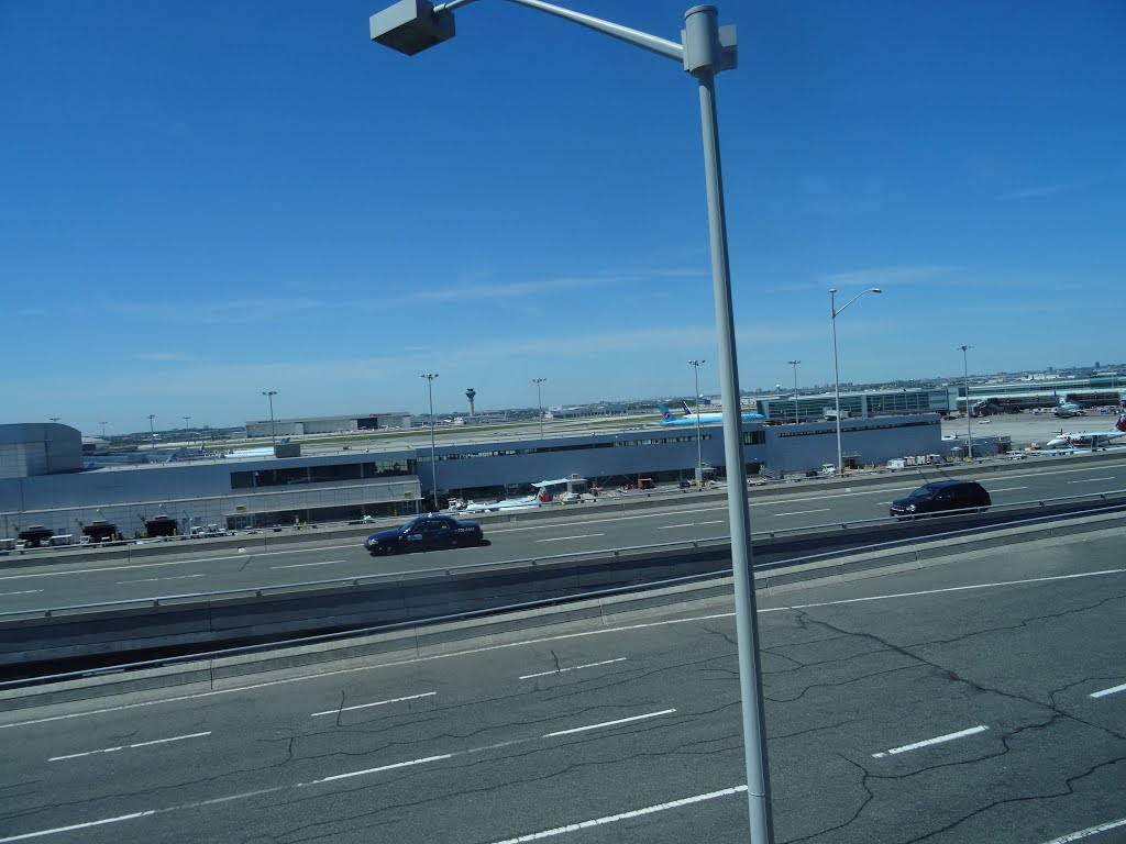 Looking out the left window on a trip from Union to Pearson, 2015 06 06 A (927).JPG by OldYorkGuy