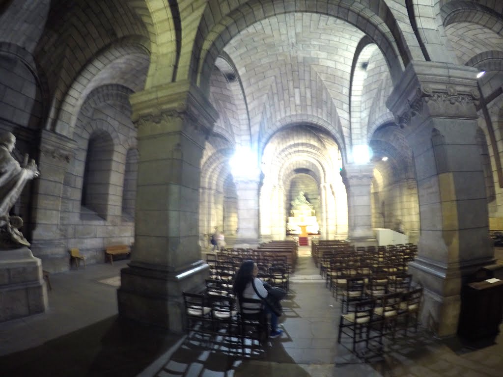 Cripta, Basílica Sagrado Corazón, París, Francia. by Octavio Aldea