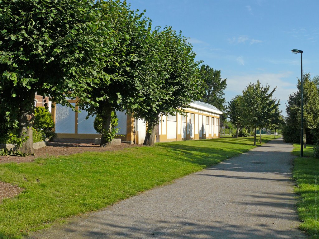 Ancienne gare coté voie by Patrick-Lambert