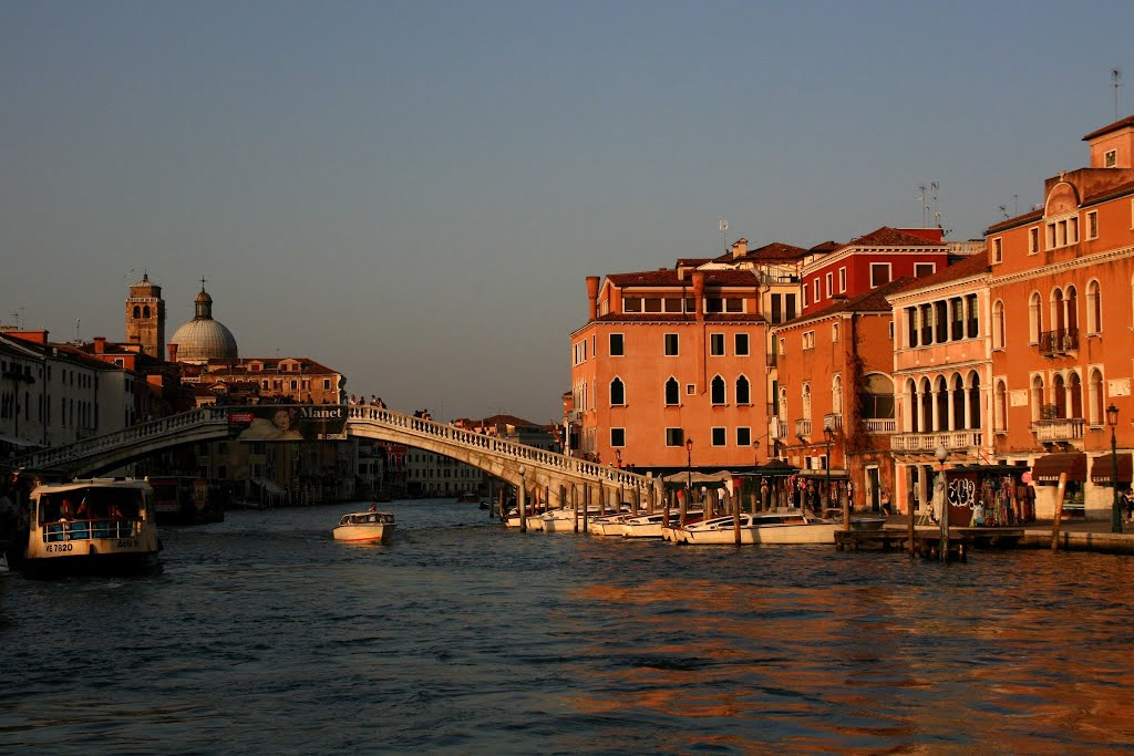 Venezia-Murano-Burano, Venezia, Italy by Tommy May