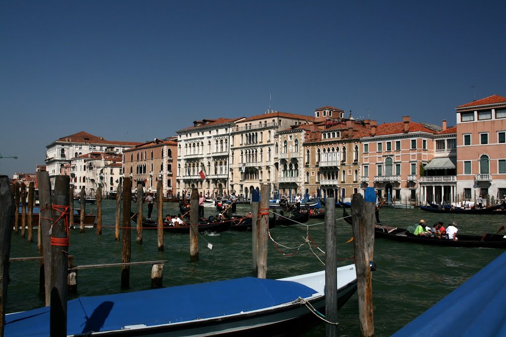 Venezia-Murano-Burano, Venezia, Italy by Tommy May