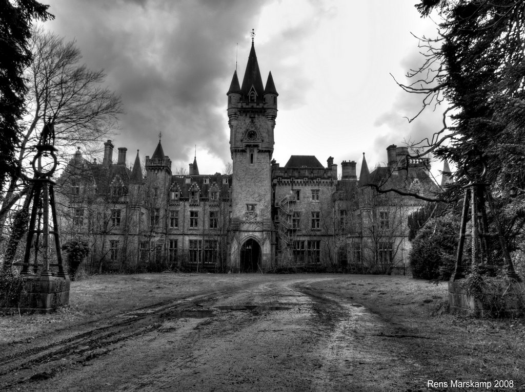 Chateau Noisy Miranda by Rens Marskamp by rens marskamp