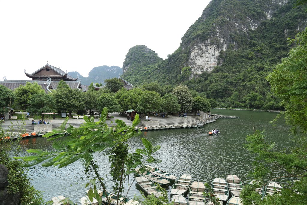 Ninh Xuân, Ninh Bình, Vietnam by Dần Lê