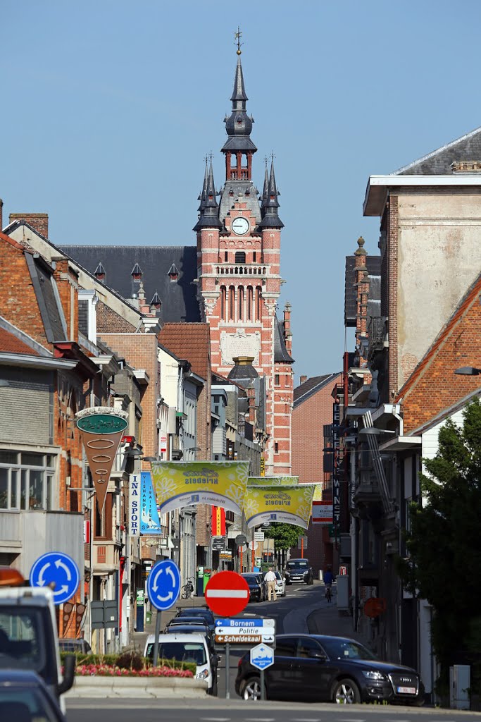 Temse, Kasteelstraat & oud gemeentehuis by Peter Perdaen