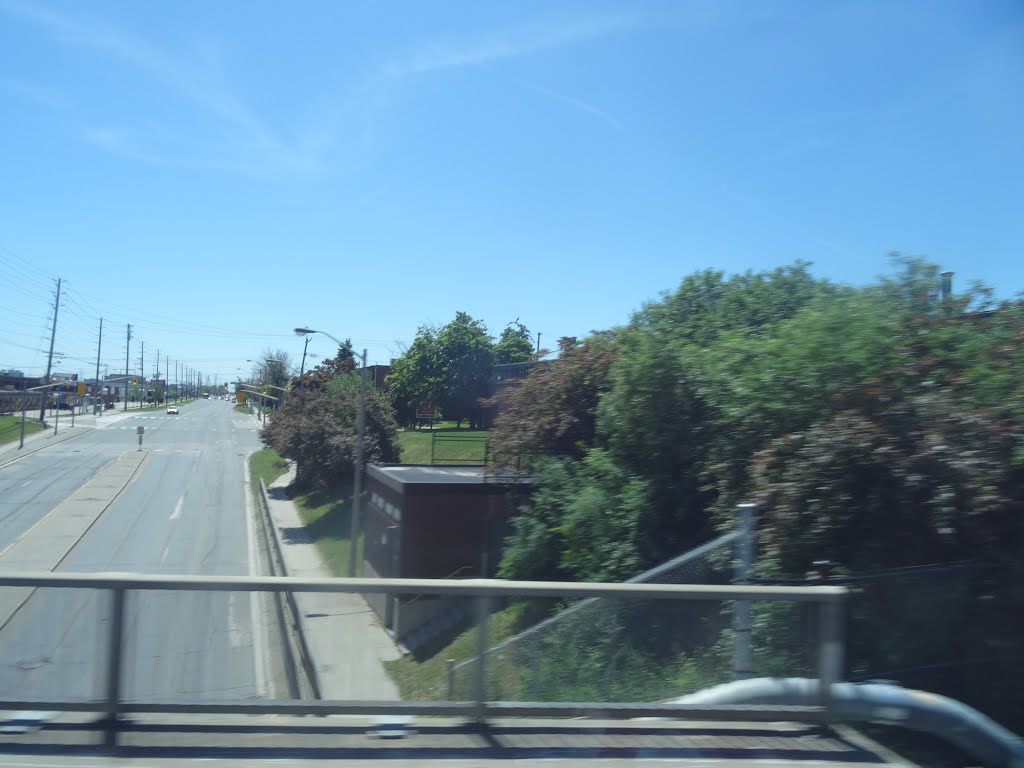 Looking out the right window on a trip from Pearson to Union, 2015 06 06 (143).JPG by OldYorkGuy