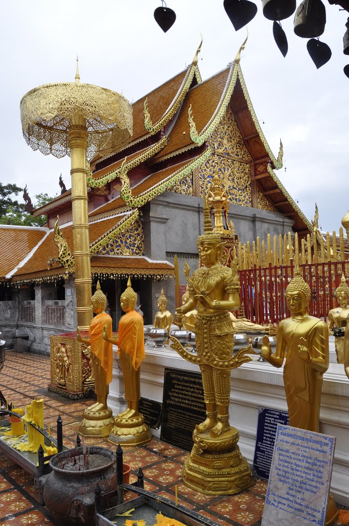 Wat Phra Doi Sutteph by j l puffinba