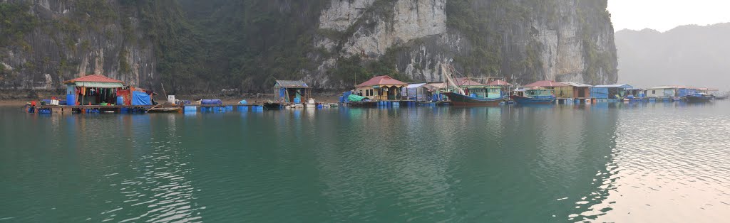 Hạ Long Bay, Vietnam. by Nicola e Pina Vietna…