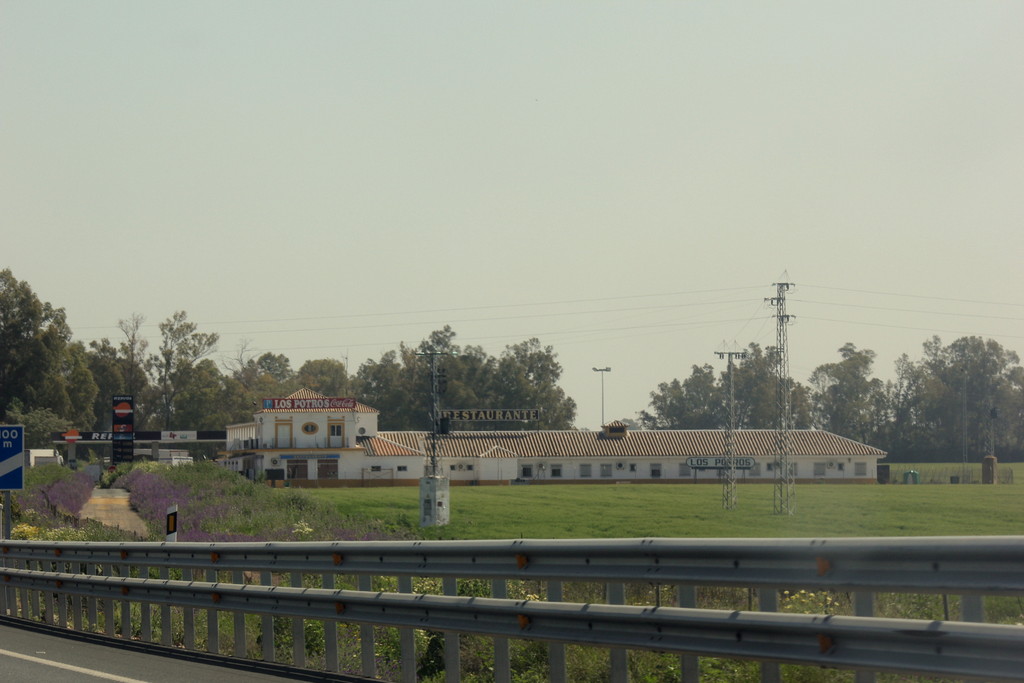 LA CAMPANA (SEVILLA) ÁREA DE SERVICIO "LOS POTROS", EN LA AUTOVÍA DEL SUR by JOSE LUIS OROÑEZ